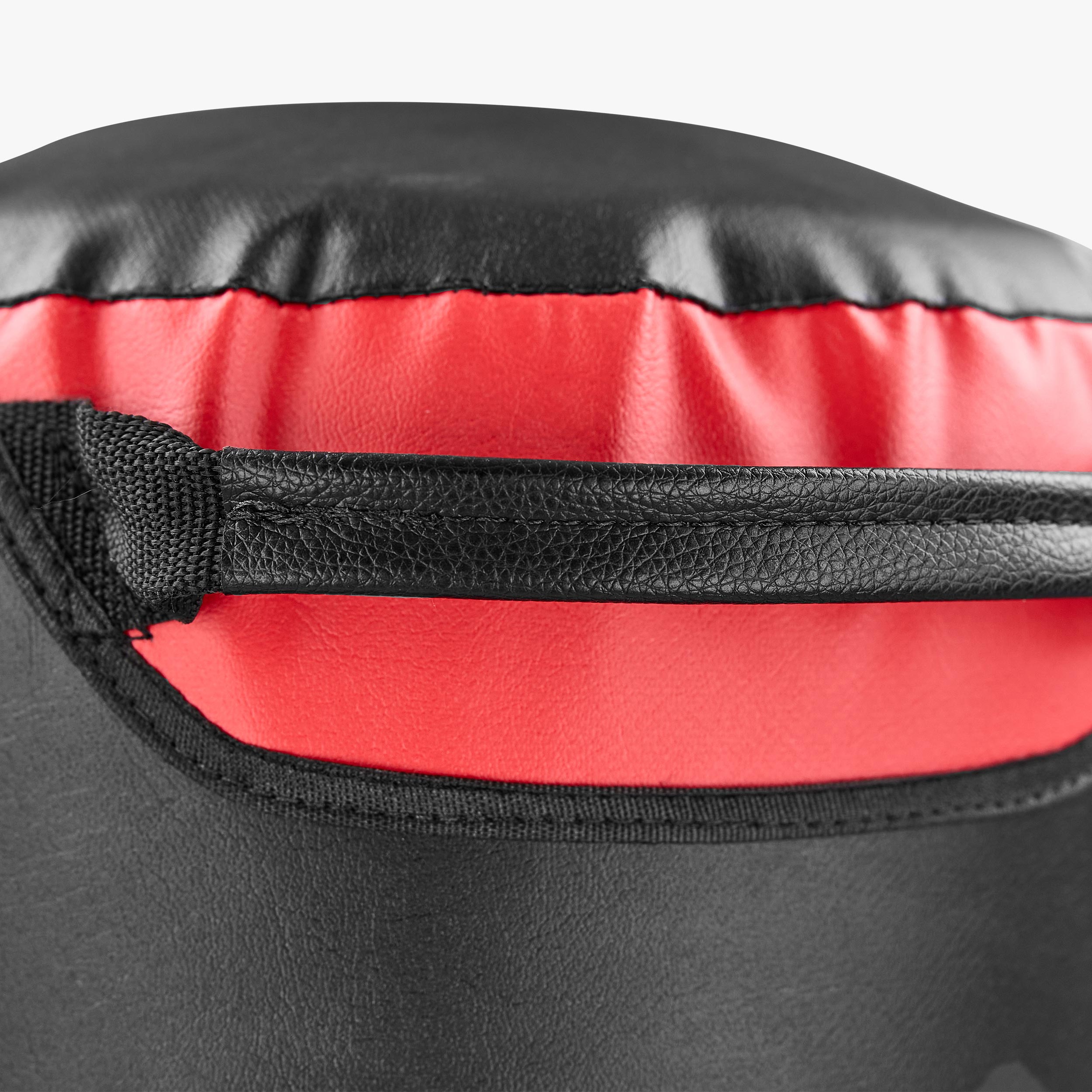 close up of versys vs.1 top