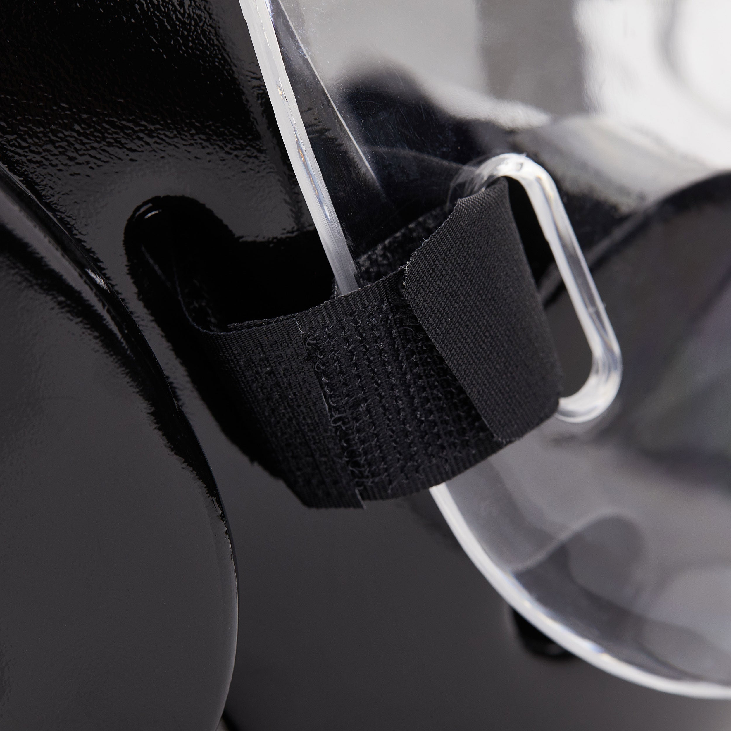 straps to the faceshield